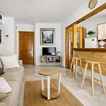 Old Town - Pedestrian Area, Walk To - Magnolia Lejlighed Marbella