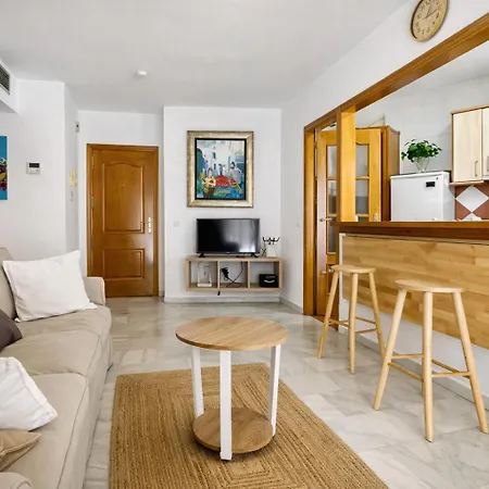 Old Town - Pedestrian Area, Walk To - Magnolia Apartment Marbella